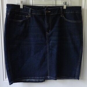 Old Navy denim skirt size 18, cotton poly spandex, dark wash, front zip, stretch